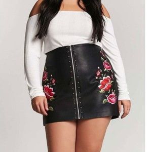 Faux leather mini skirt